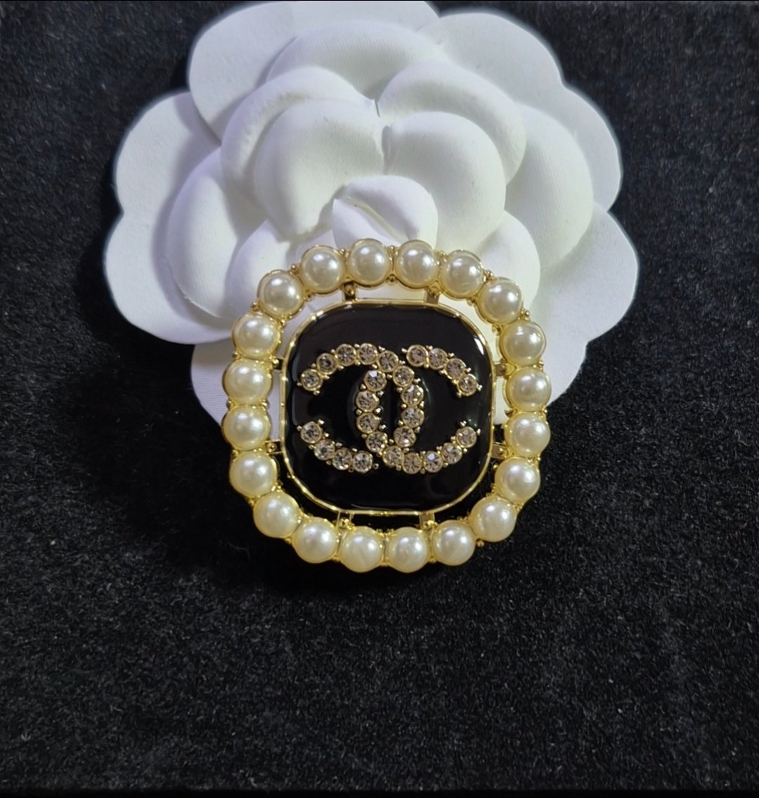 Chanel pearl